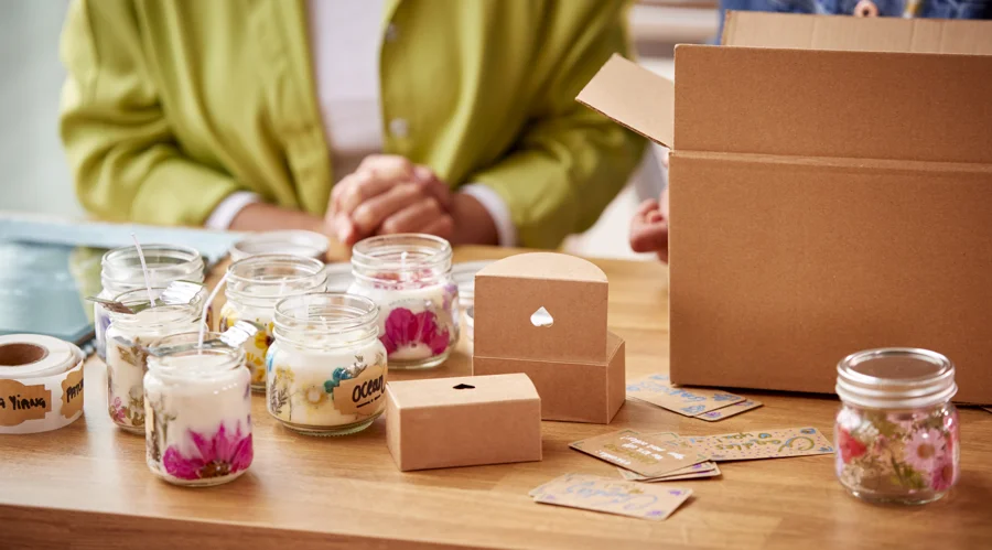 Preparación de frascos y envases de una marca de alimentos